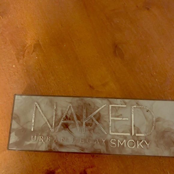 Naked eye shadow